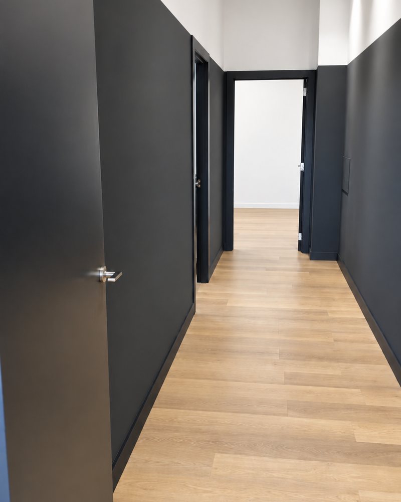 Flur mit Sprechzimmern im ETRYUM-Zentrum.