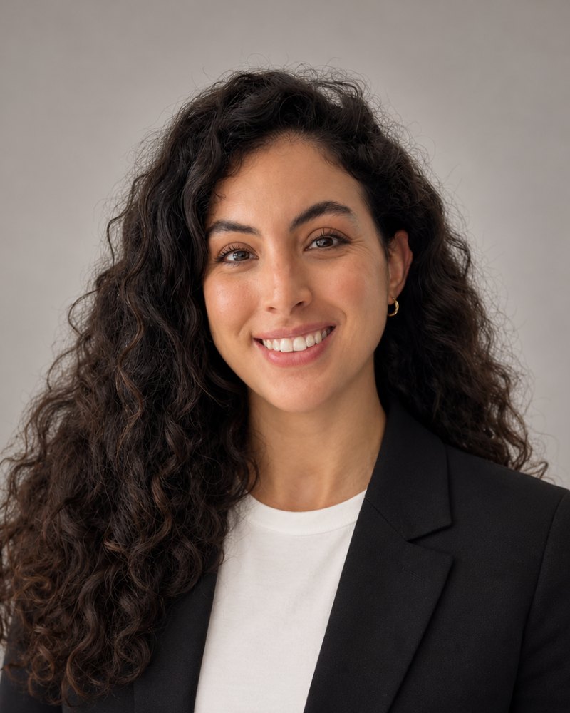 Porträt von Nawal El Klai, Koordinatorin für Patientenerlebnis bei ETRYUM.