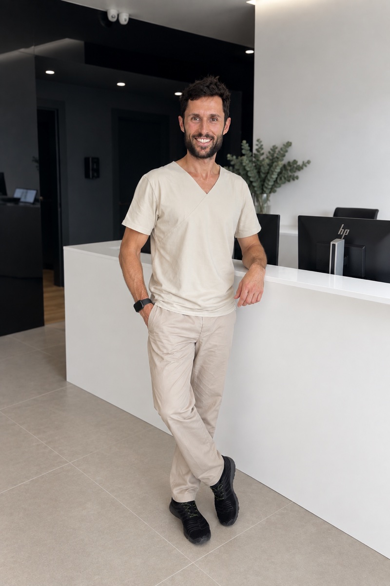 Samuel Rubio, ETRYUM physiotherapist, at the clinic reception.