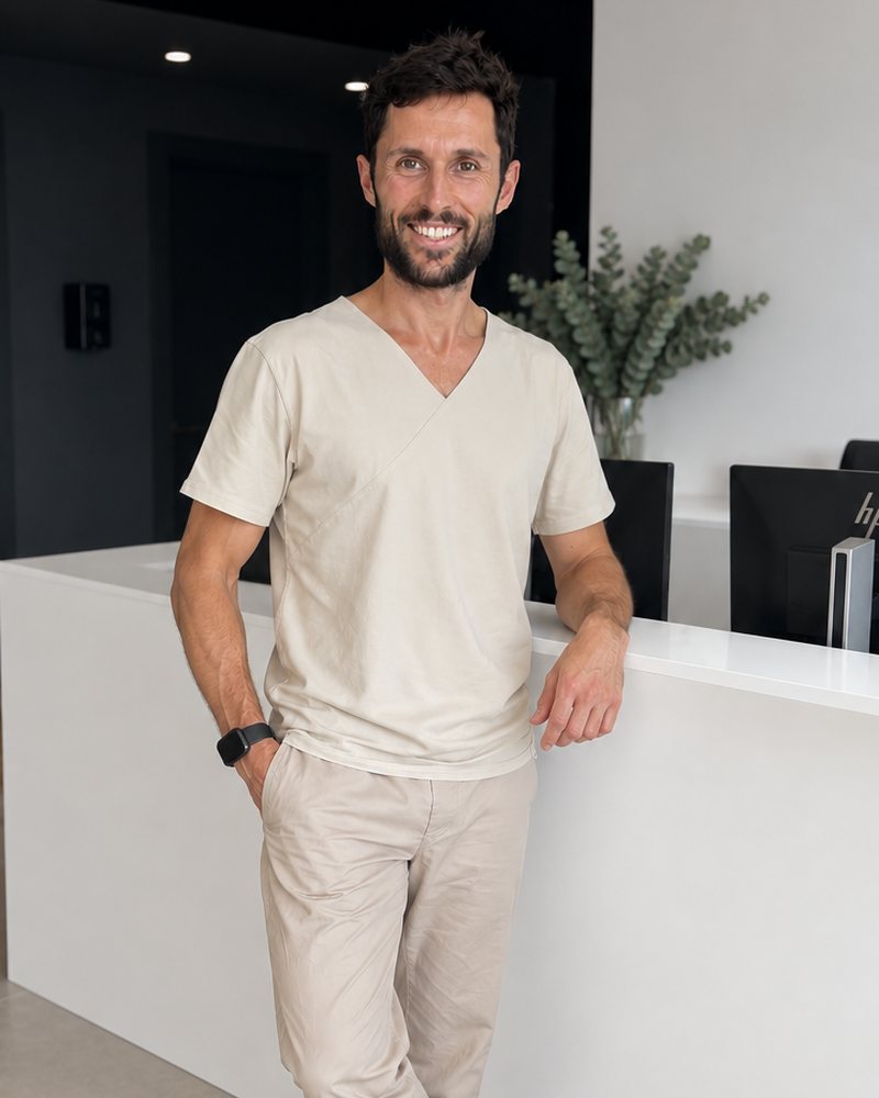 Porträt von Samuel Rubio, moderne Physiotherapie, fortgeschrittene Osteopathie und Return to Performance bei ETRYUM.